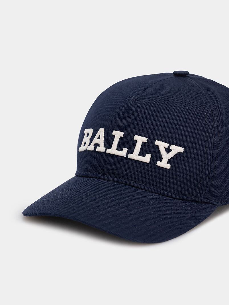 Baseball cap with logo - 3