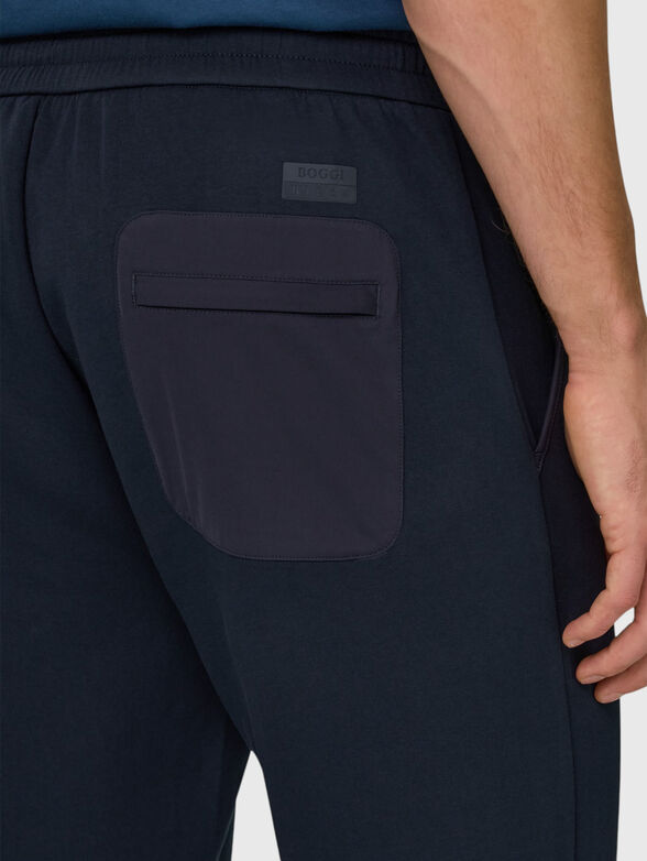 Trousers with pockets and logo detail - 3