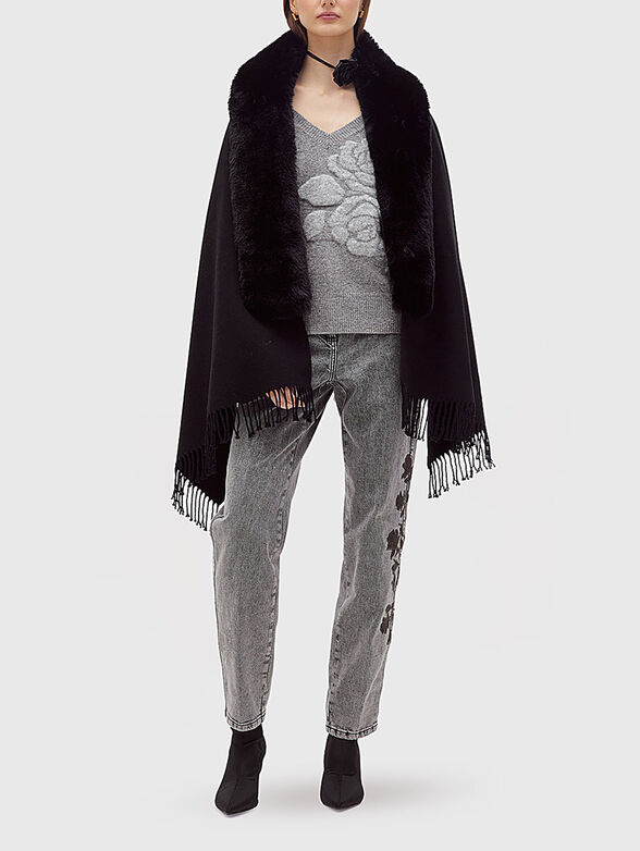 Beige scarf with faux fur collar - 2