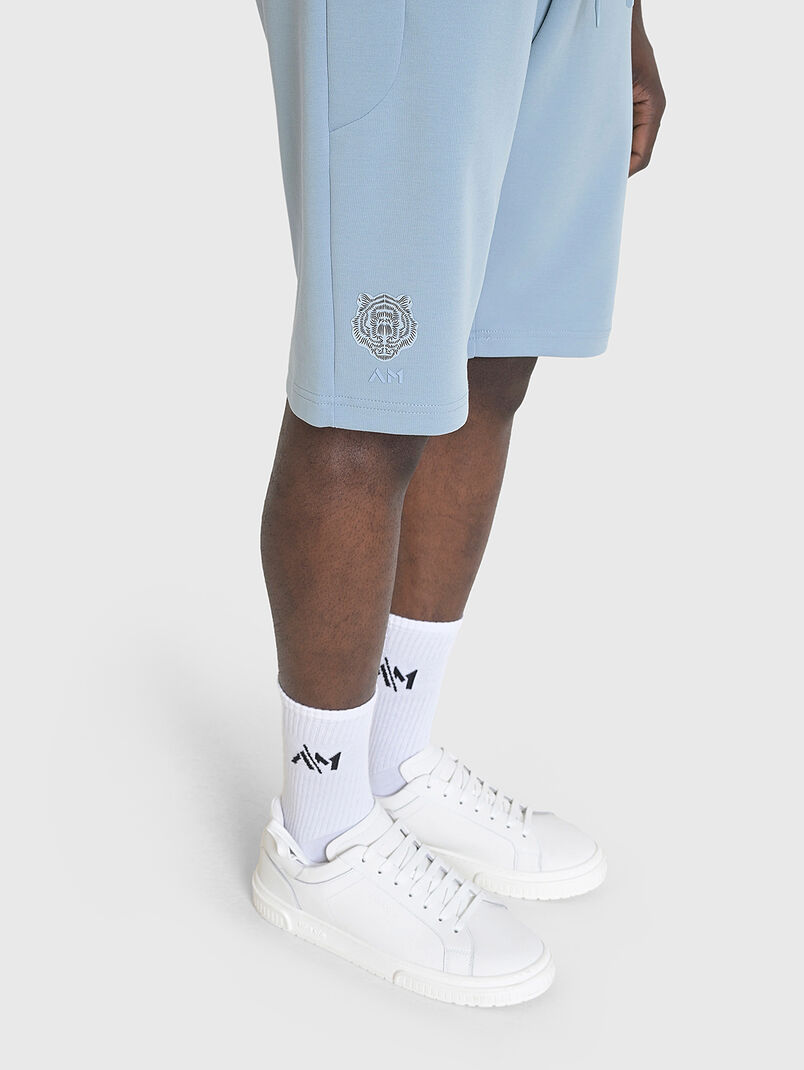 Sports shorts in black with logo detail - 3