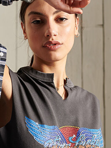 Sleeveless T-shirt - 4