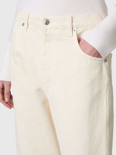 Jeans with wide legs in ecru - 4