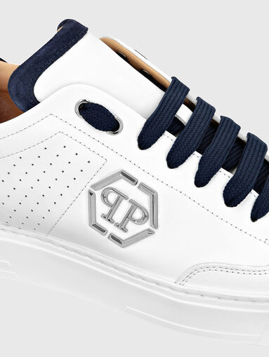White sports shoes with dark blue details - 3