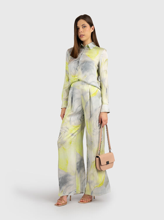 Satin shirt with a floral print - 2