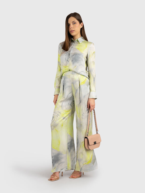 Satin shirt with a floral print - 2