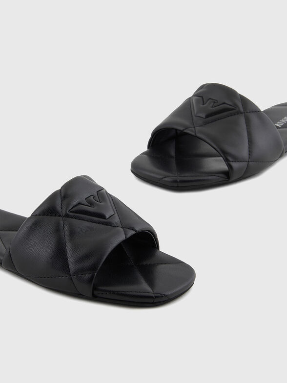Black slippers with quilted effect - 4
