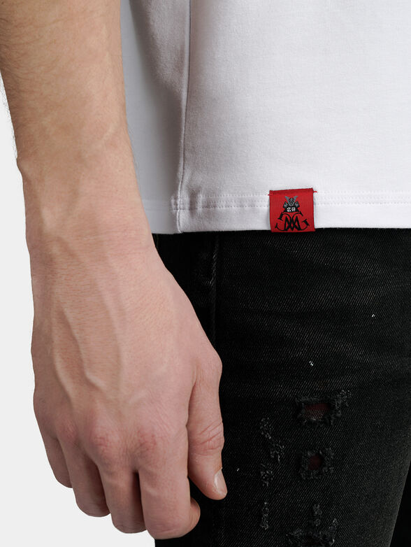 White T-shirt with contrasting embossed prints - 5