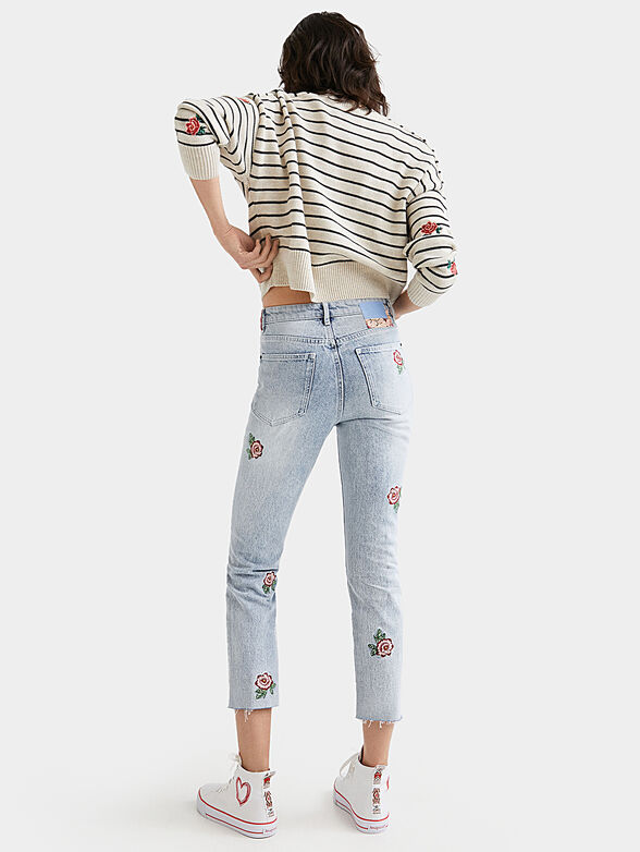 Cropped jeans with floral details - 2