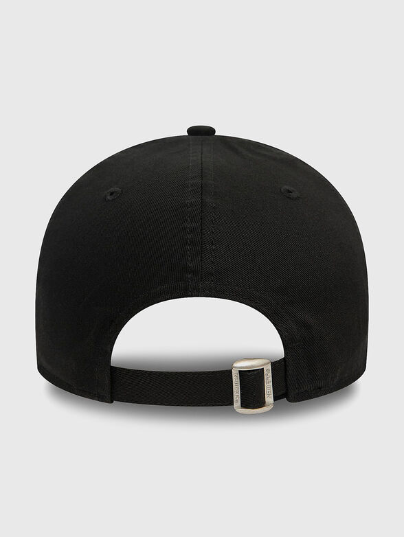 Hat with accent lettering - 2