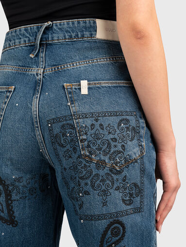 Jeans with paisley print and rhinestones - 3