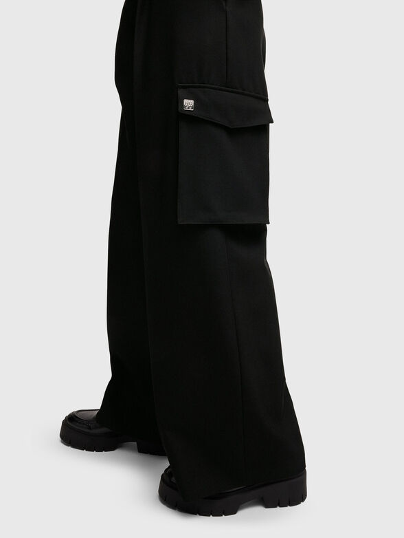 Cargo trousers with logo - 3