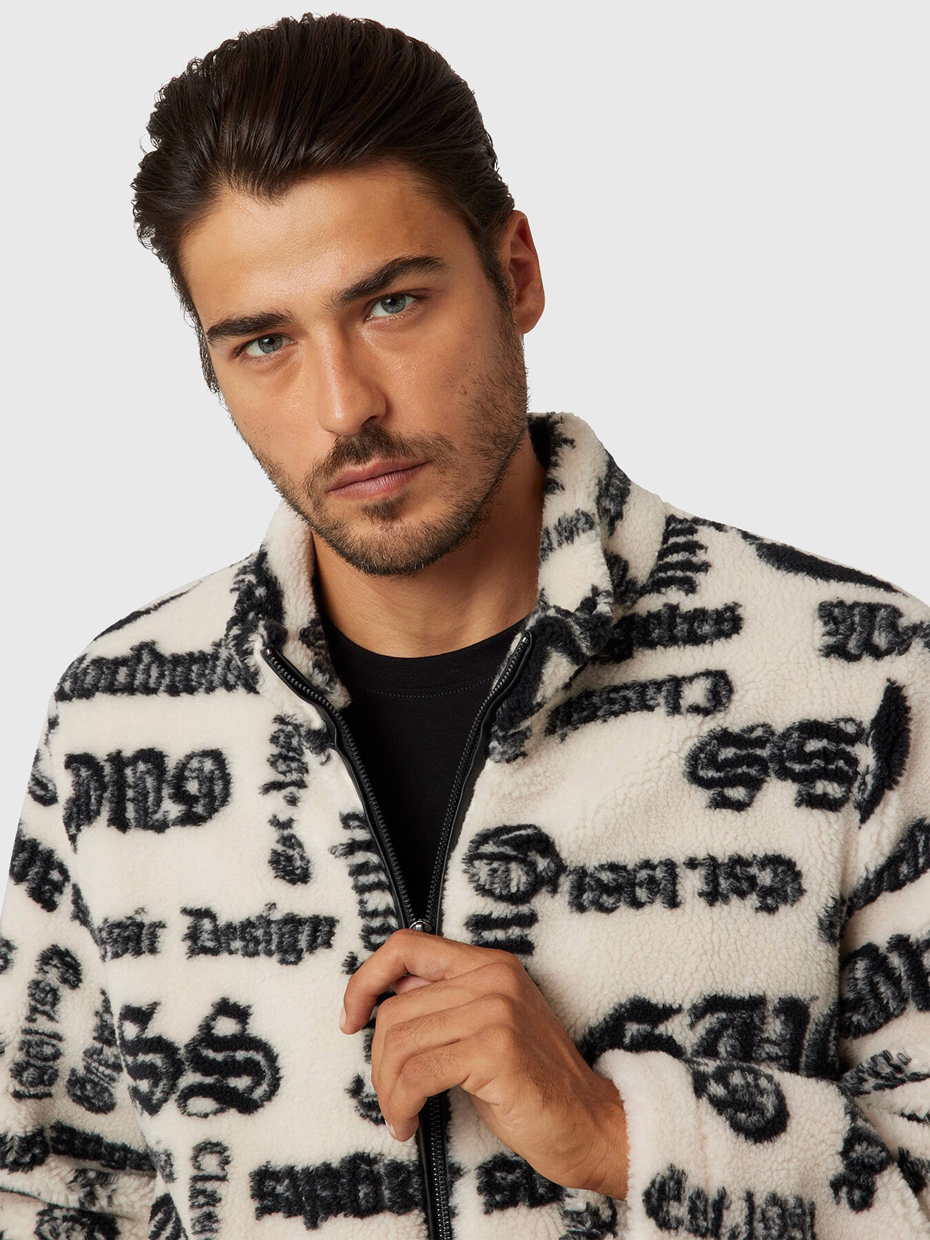 Sherpa jacquard jacket brand GUESS — Globalbrandsstore.com/en