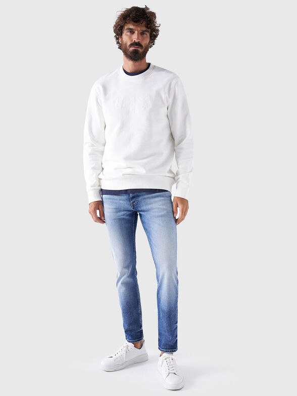 White sweatshirt with logo inscription - 2