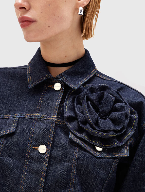 Short denim jacket with accent flower - 4