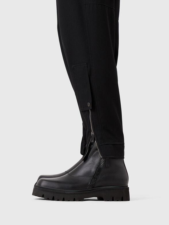Wool trousers in black - 3