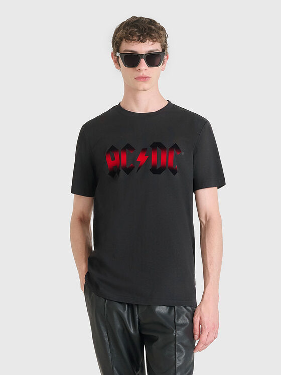 Черна тениска с принт и овално деколте - 1