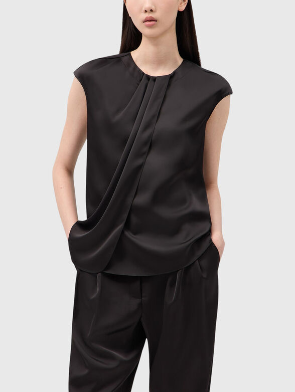 Black top with a zip on the back - 1