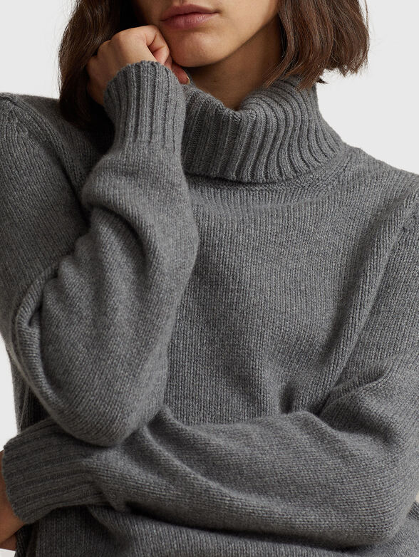 Grey wool sweater with turtleneck collar - 4