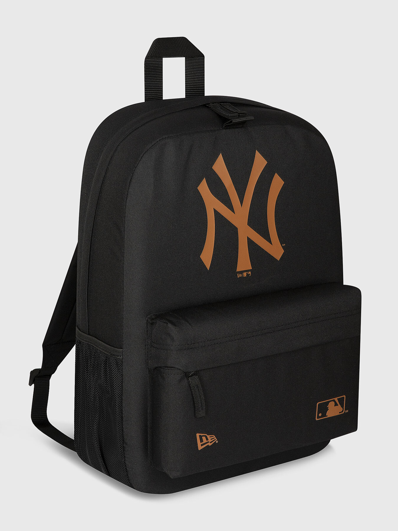 Black backpack with contrasting logo brand New Era
