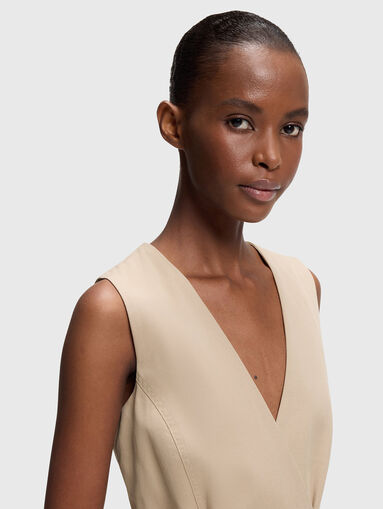 AHELLA vest with a V-neck - 5