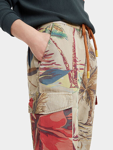 Cargo pants with floral motifs - 3
