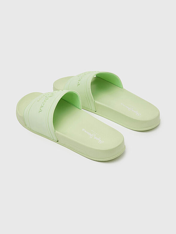 Green beach slippers with logo accent - 3