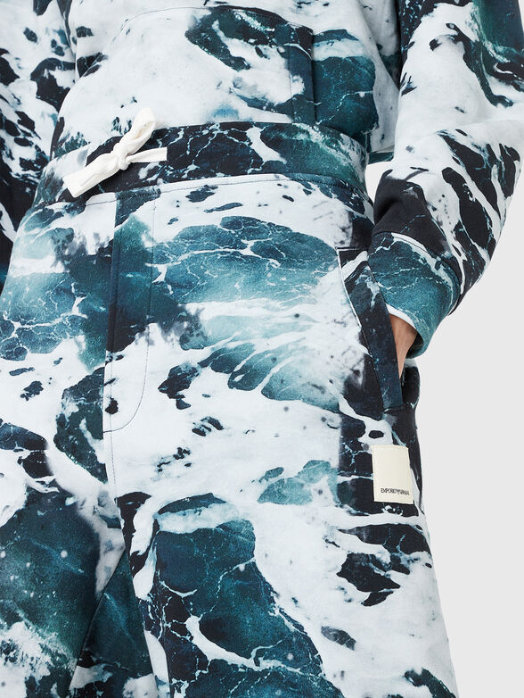 Sports trousers with accent print - 3