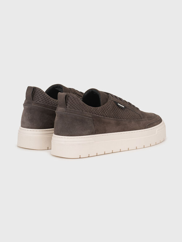 Sports shoes with animal accent - 3