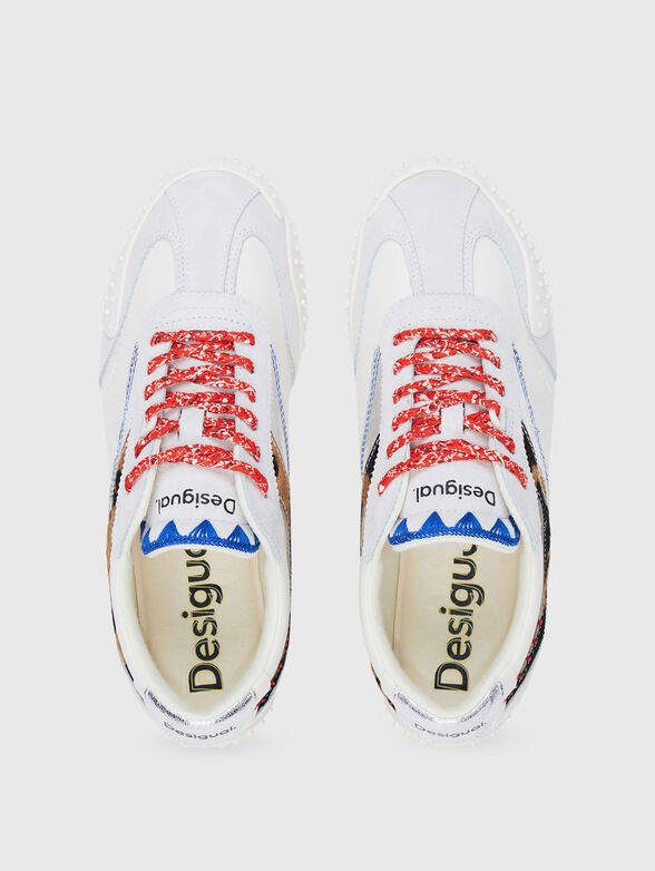 Sports shoes with animal detail and logo - 5