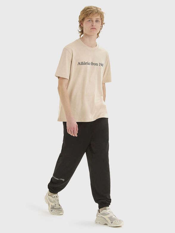 LEGACY unisex beige T-shirt with contrast inscription - 2