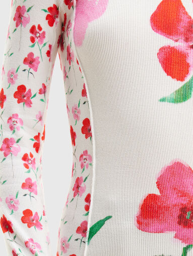 White blouse with floral print - 4