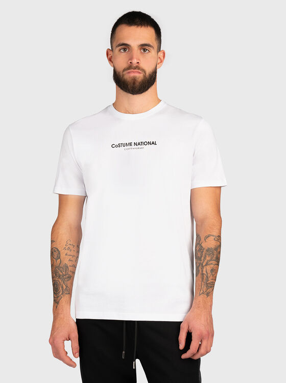 Бяла памучна тениска с лого детайл - 1