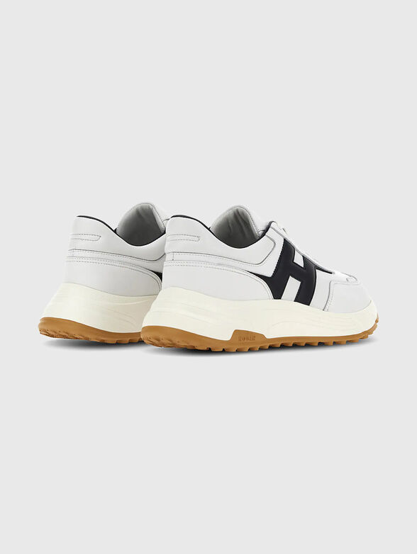 Leather sneakers with a contrasting logo - 3