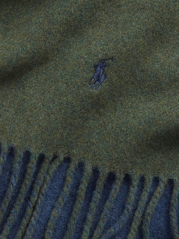 Reversible  scarf with fringe and logo - 2