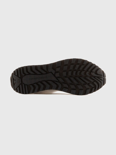 Sports shoes with logo - 5