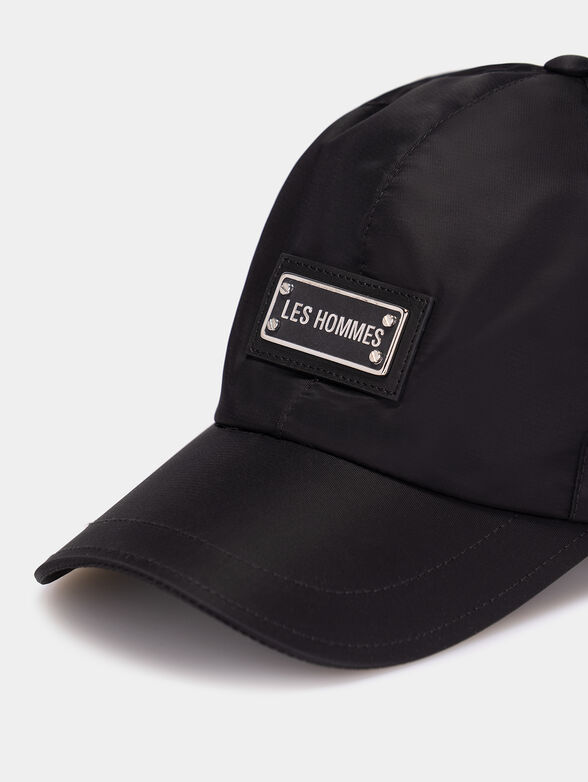 Baseball cap with logo - 3