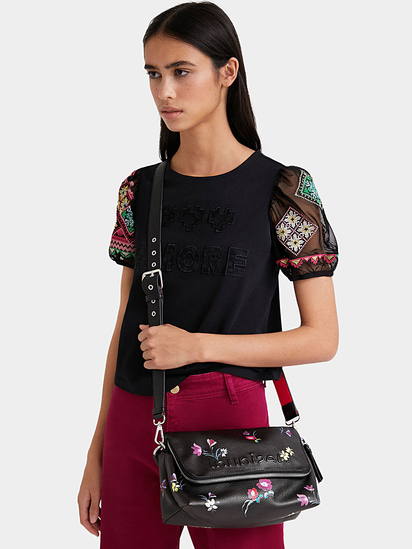 Desigual 多色装飾バッグ Black bag with floral print brand DESIGUAL
