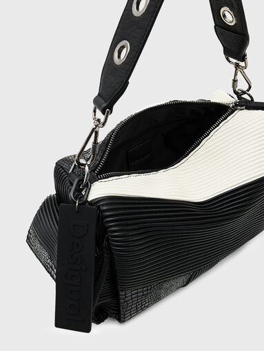Bag with accent strap - 5