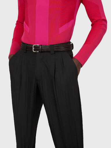 Trousers with cuffs and pockets - 3