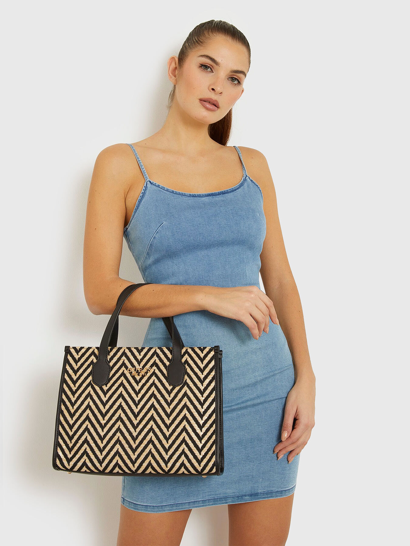 SILVANA bag with logo accent brand GUESS Globalbrandsstore en