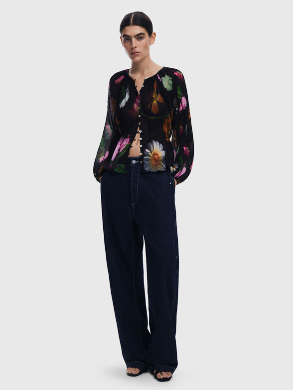 Blouse with long sleeves and buttons - 2