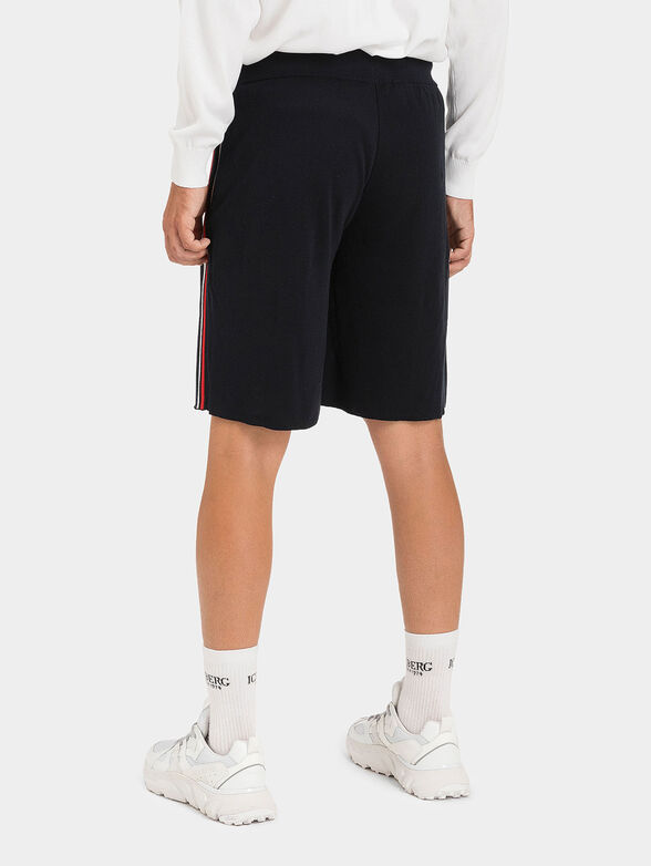 Shorts with logo accent - 2