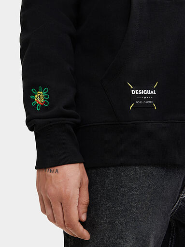 Black sweatshirt with contrasting element - 5