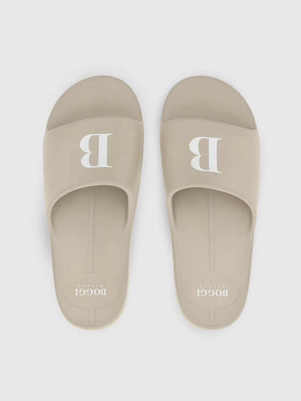 Beach slippers with a logo detail - 2