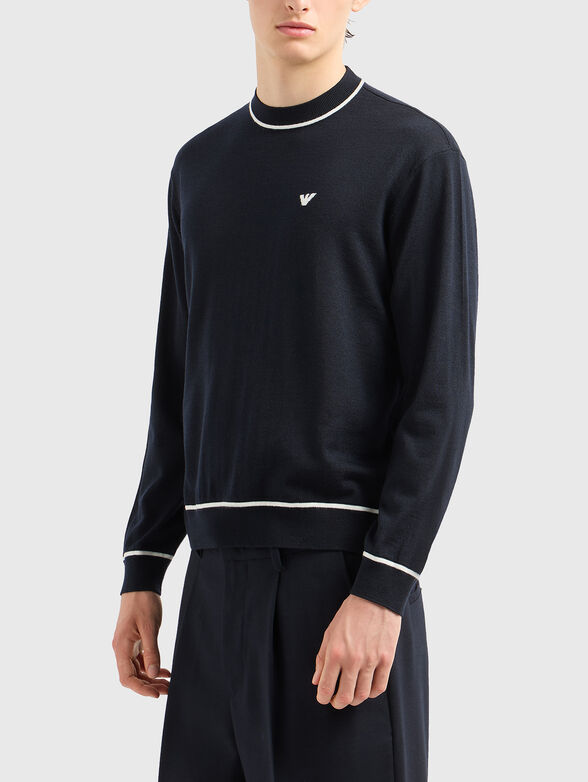 Sweater with contrasting details - 1