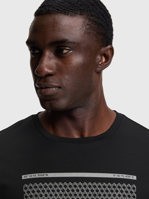 T-shirt with contrasting print  - 4