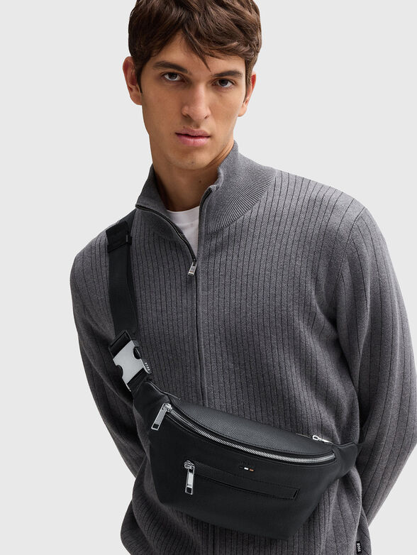 Waist bag with logo - 2
