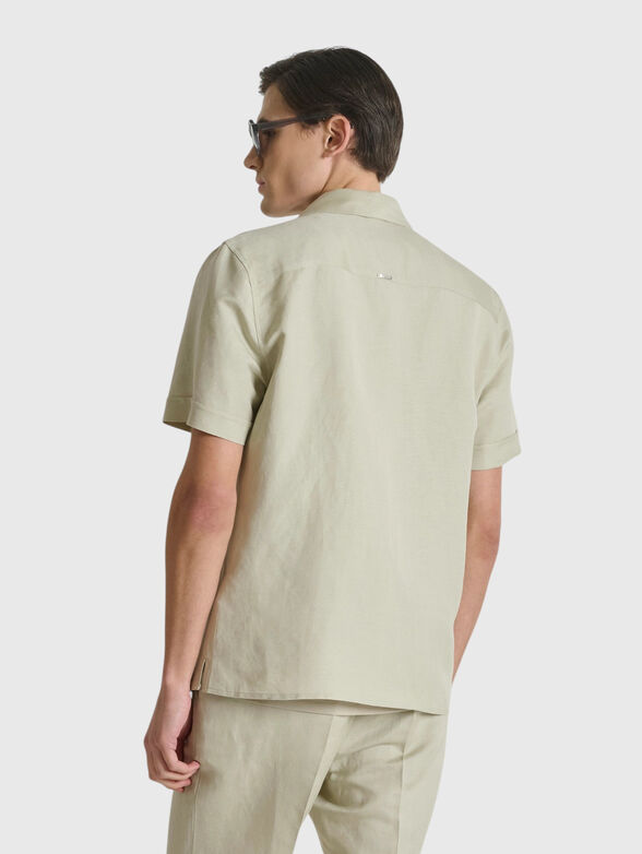 Short-sleeved shirt made of a linen blend - 2