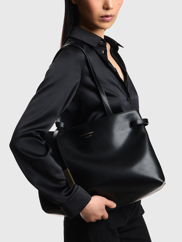 Beige bag with gold accents - 2