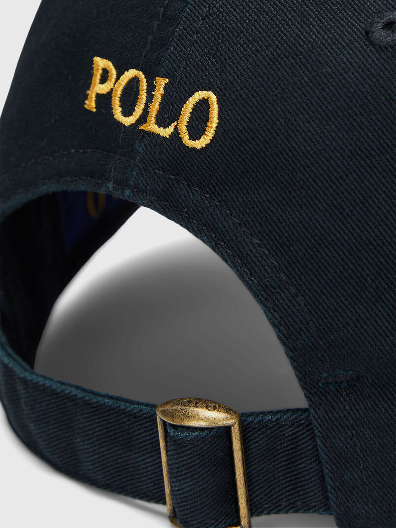 Baseball cap with embroidered logo - 3